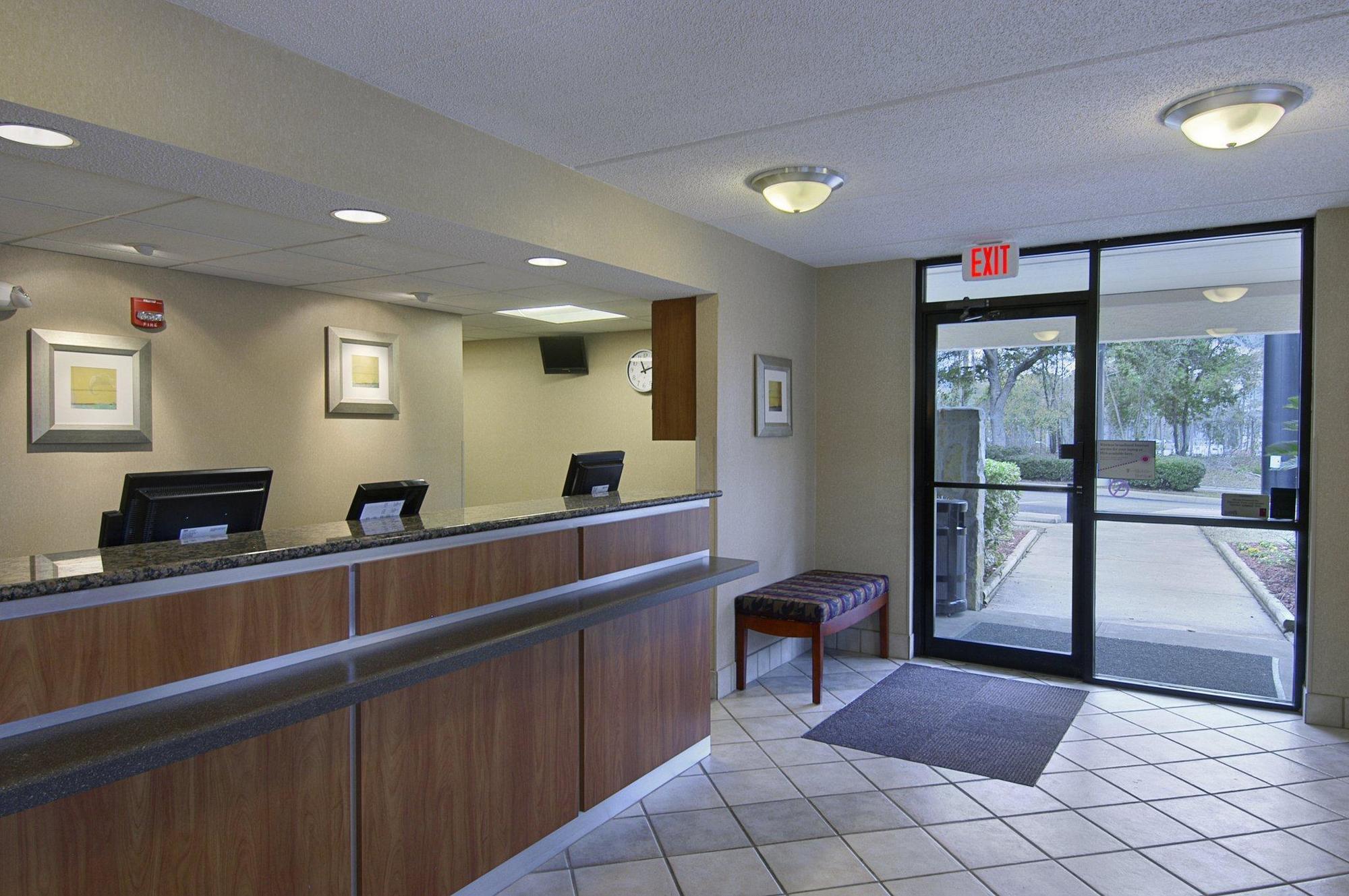 Red Roof Inn Tallahassee - University Екстериор снимка